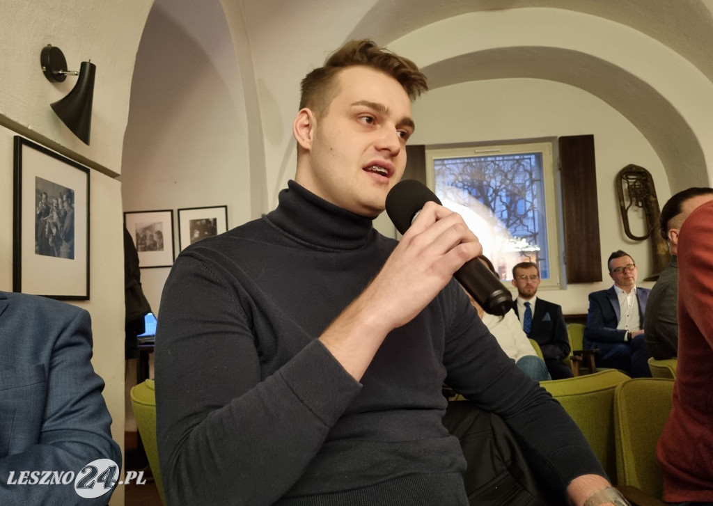 Młodzież rozmawiała o Lesznie i wyborach