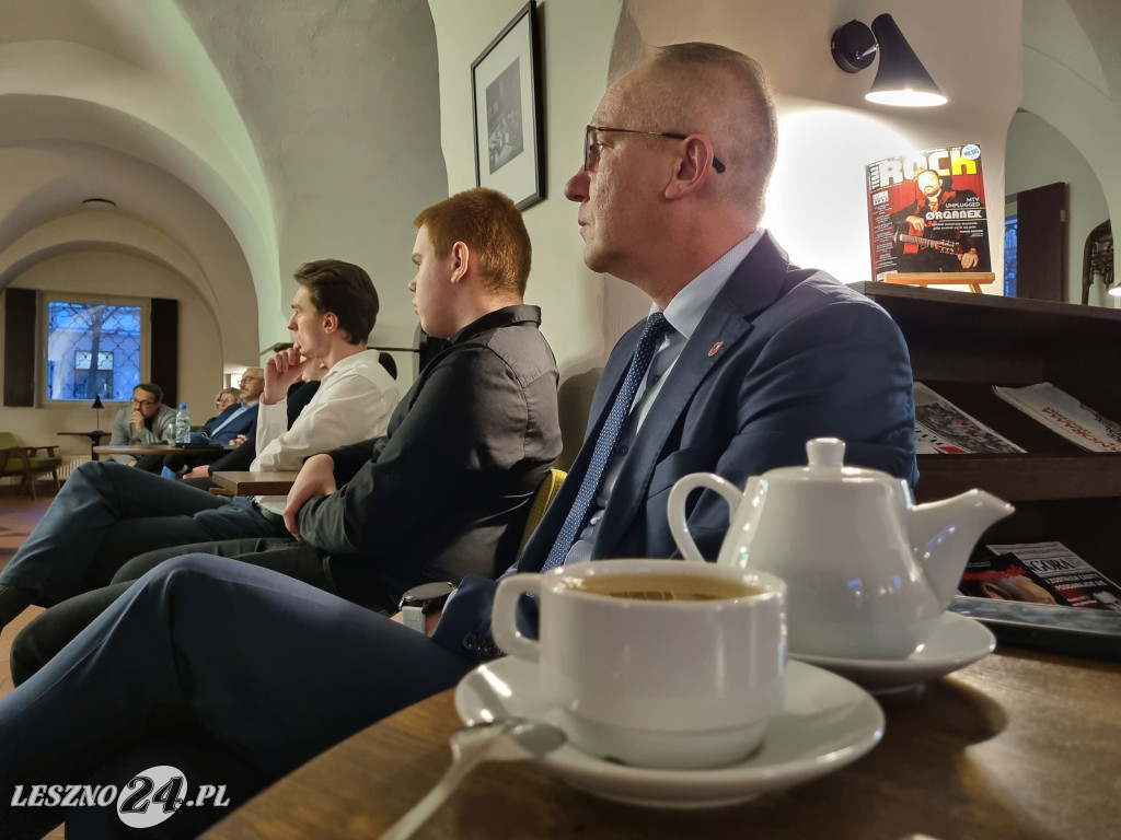 Młodzież rozmawiała o Lesznie i wyborach