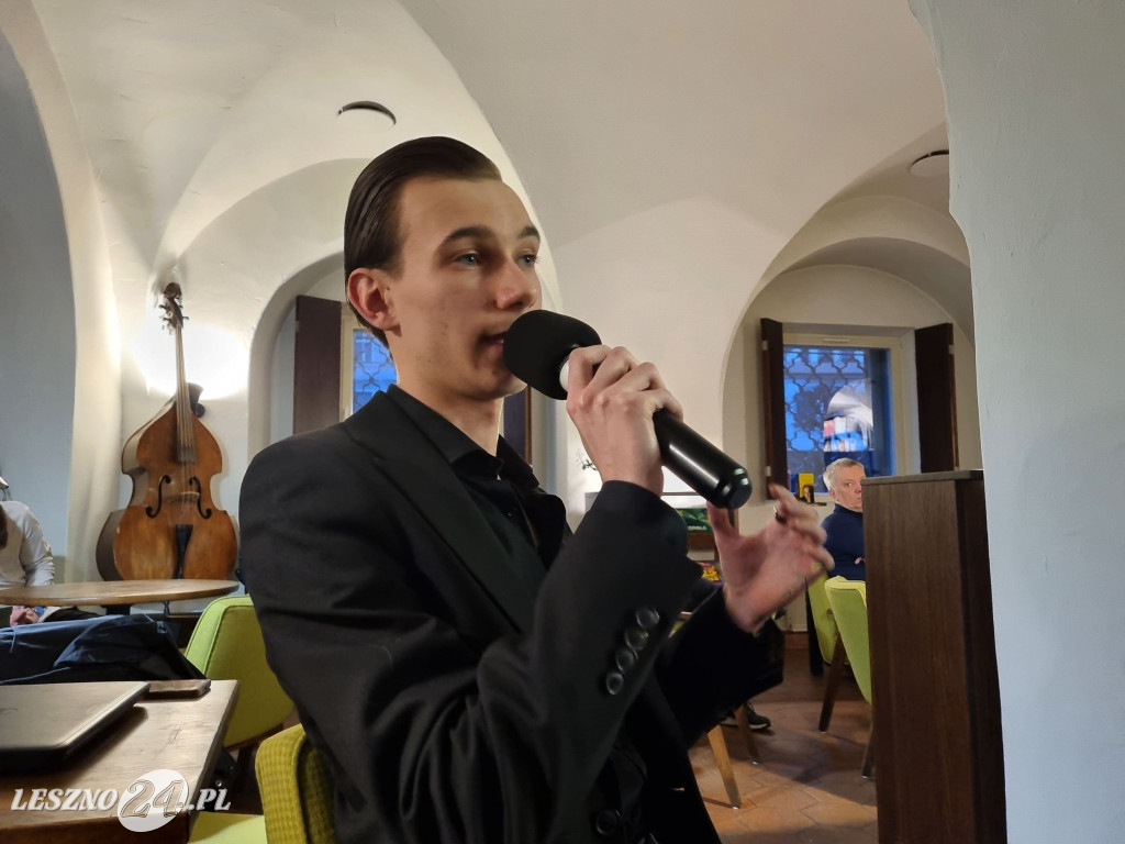 Młodzież rozmawiała o Lesznie i wyborach
