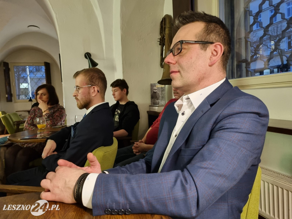 Młodzież rozmawiała o Lesznie i wyborach