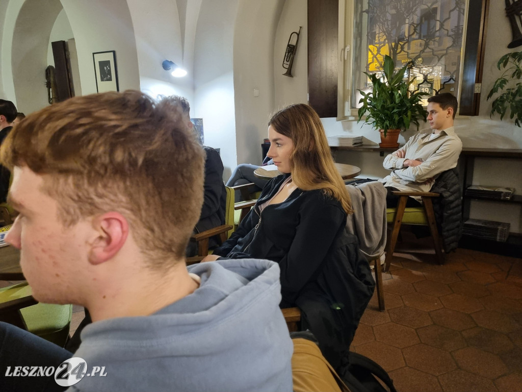 Młodzież rozmawiała o Lesznie i wyborach