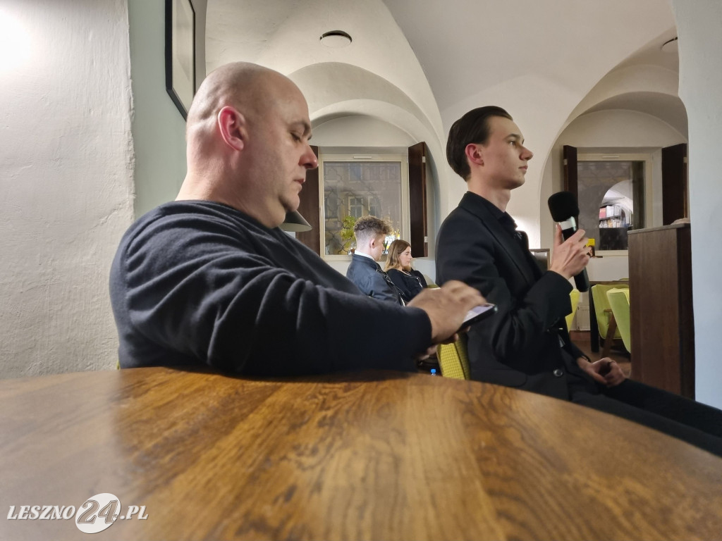 Młodzież rozmawiała o Lesznie i wyborach