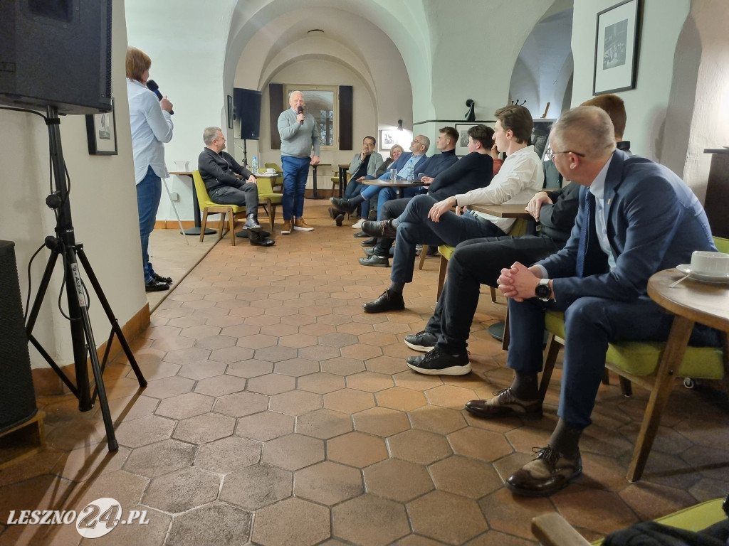 Młodzież rozmawiała o Lesznie i wyborach