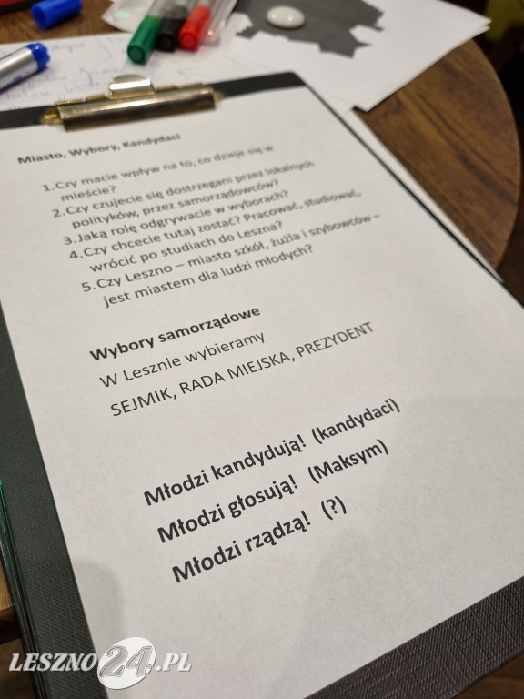 Młodzież rozmawiała o Lesznie i wyborach