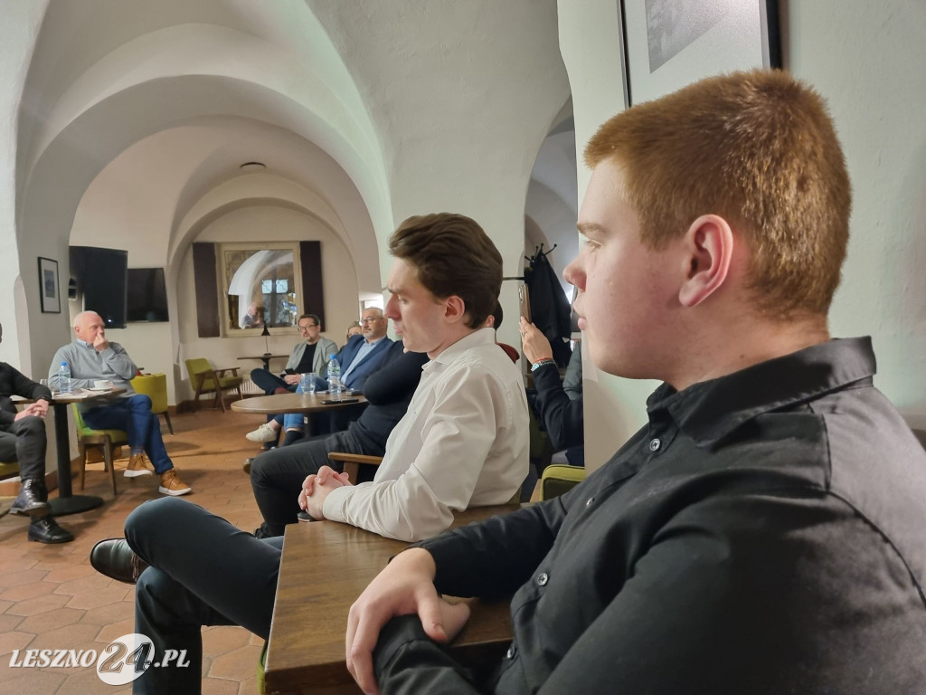 Młodzież rozmawiała o Lesznie i wyborach