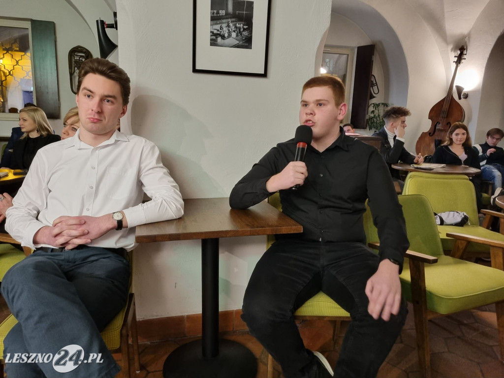 Młodzież rozmawiała o Lesznie i wyborach