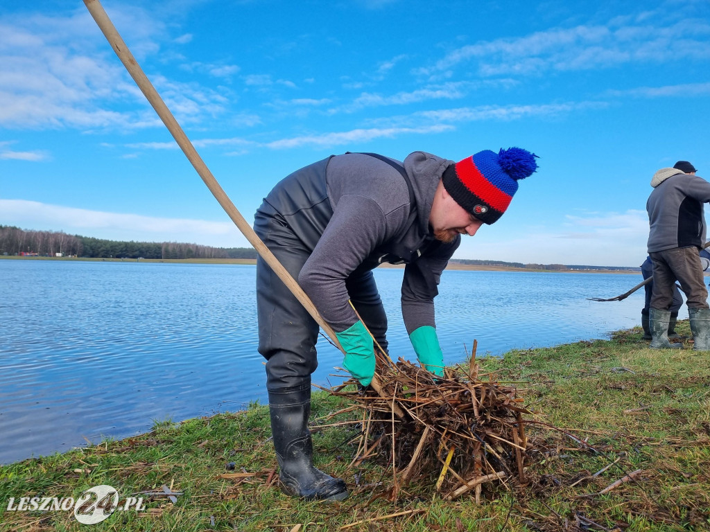 Szykują zbiornik na sezon