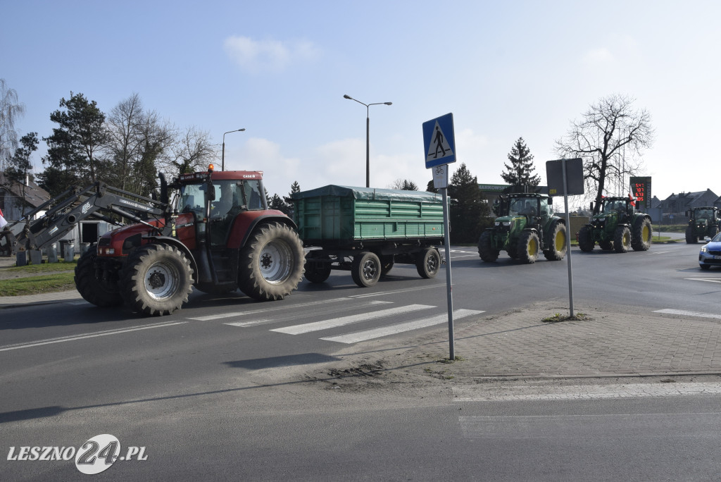 Przejazd rolników z Rydzyny do Kaczkowa