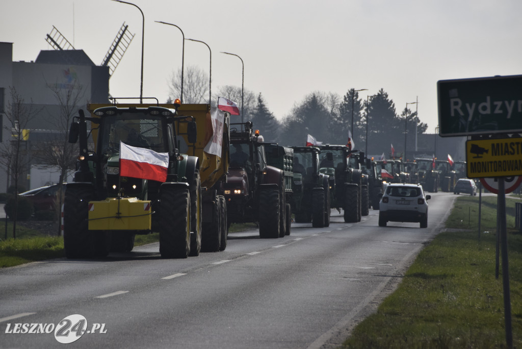 Przejazd rolników z Rydzyny do Kaczkowa