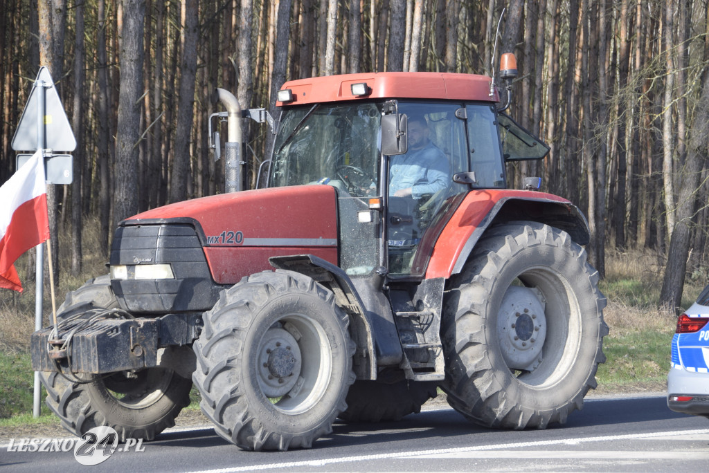 Przejazd rolników z Rydzyny do Kaczkowa