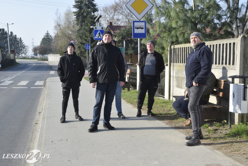 Zdejmowanie kopuły z wieży kościoła w Mórkowie