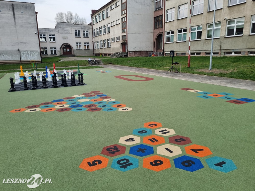 Plac gier i zabaw w SP 12