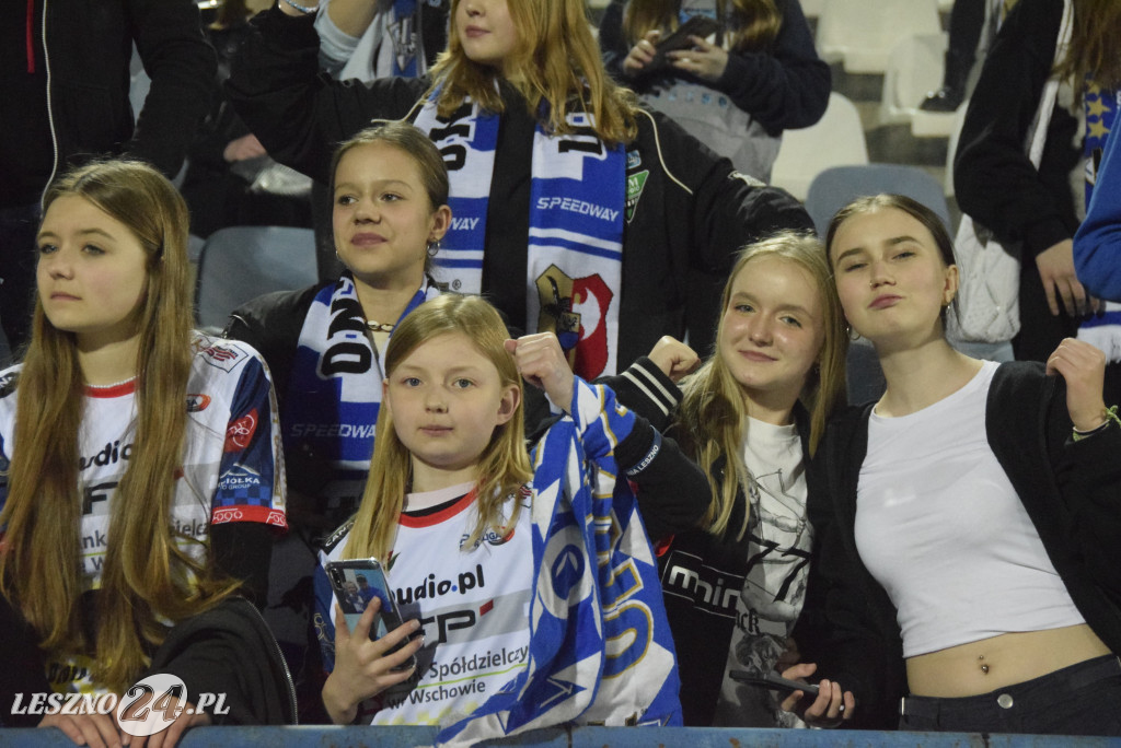 Unia- Włókniarz 47:43