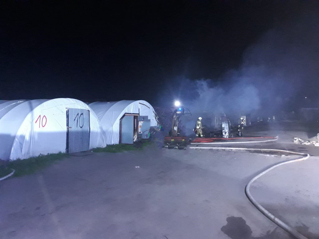 Pożar hal sprzedażowych w Czaczu