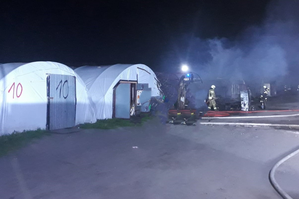 Pożar hal sprzedażowych w Czaczu