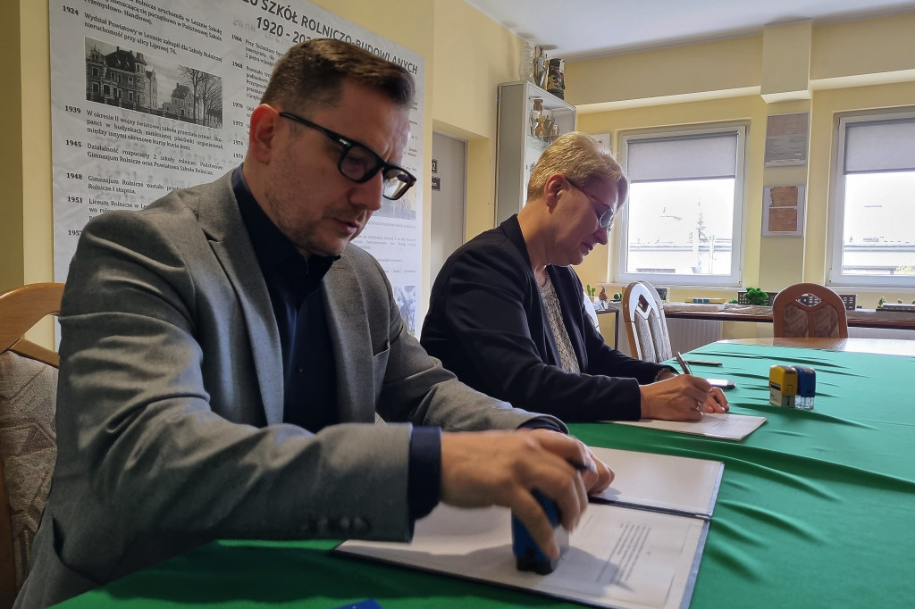 ZSR-B i firma Stainer podpisały umowę