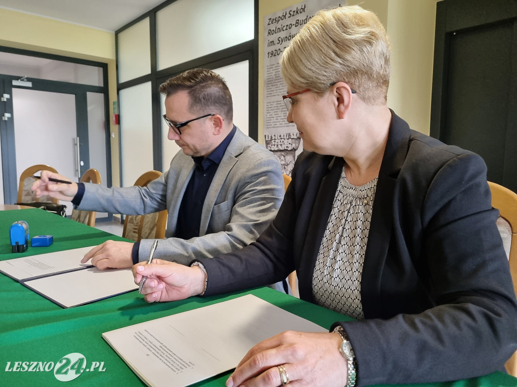 ZSR-B i firma Stainer podpisały umowę