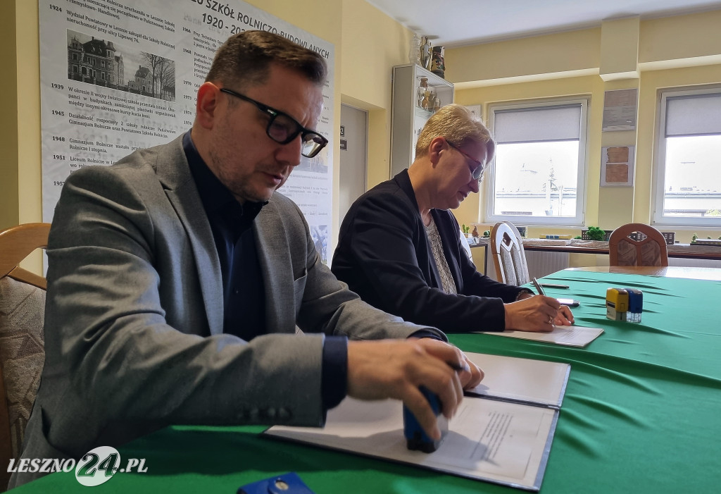 ZSR-B i firma Stainer podpisały umowę