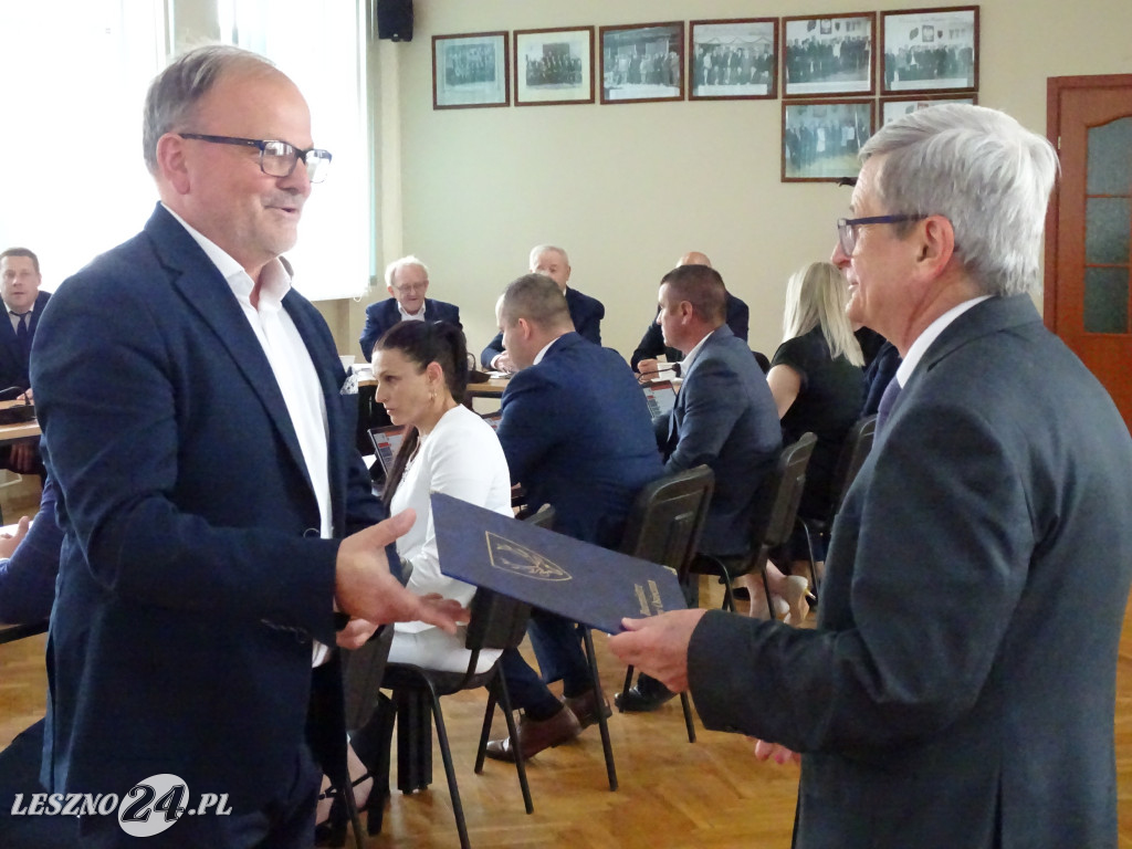 I sesja radnych Osiecznej. Ślubowanie burmistrza