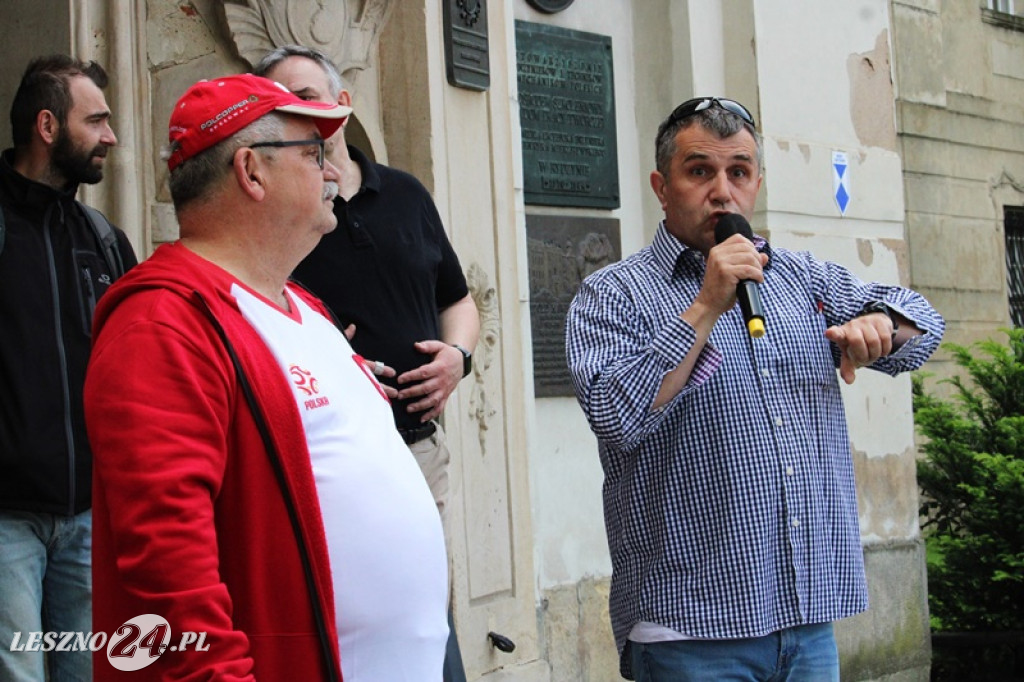 Mnóstwo zabytkowych pojazdów na rajdzie