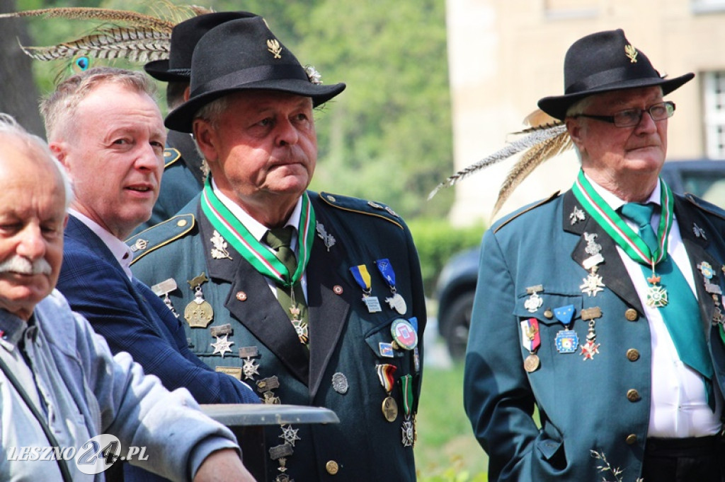 Mnóstwo zabytkowych pojazdów na rajdzie