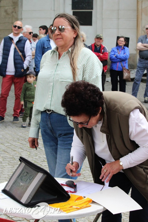 Mnóstwo zabytkowych pojazdów na rajdzie