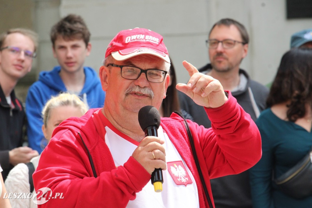 Mnóstwo zabytkowych pojazdów na rajdzie