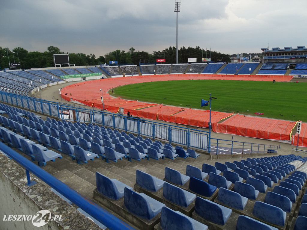 Plandeki na stadionie im. Alfreda Smoczyka w Lesznie