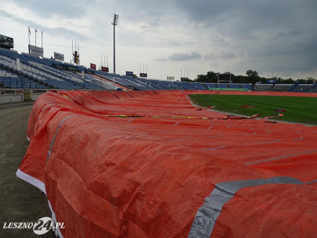 Plandeki na stadionie im. Alfreda Smoczyka w Lesznie