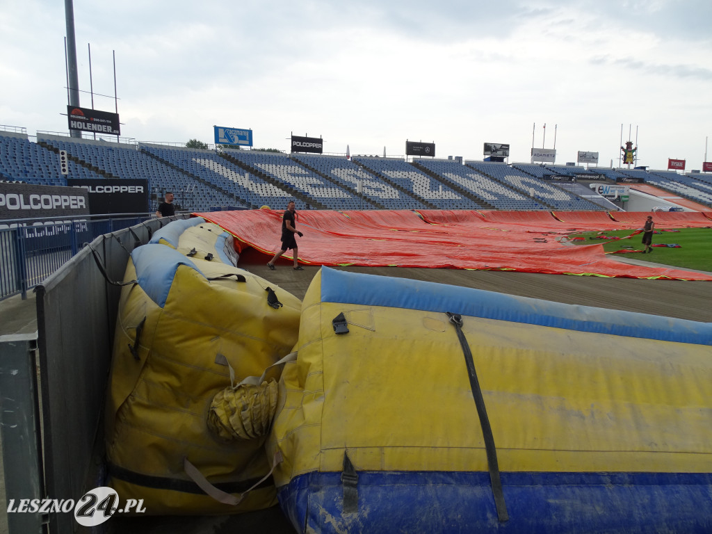 Plandeki na stadionie im. Alfreda Smoczyka w Lesznie