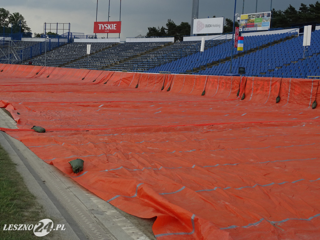 Plandeki na stadionie im. Alfreda Smoczyka w Lesznie