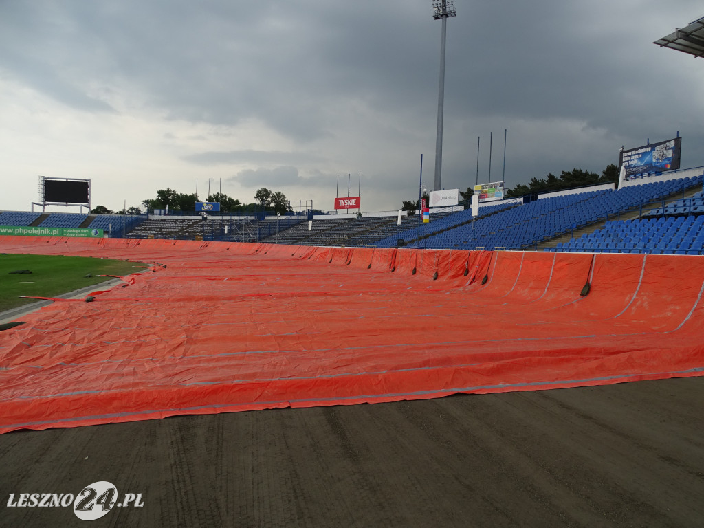 Plandeki na stadionie im. Alfreda Smoczyka w Lesznie