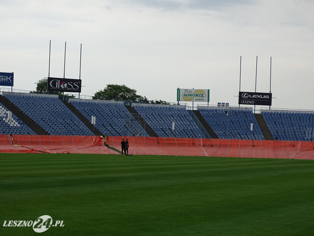 Plandeki na stadionie im. Alfreda Smoczyka w Lesznie