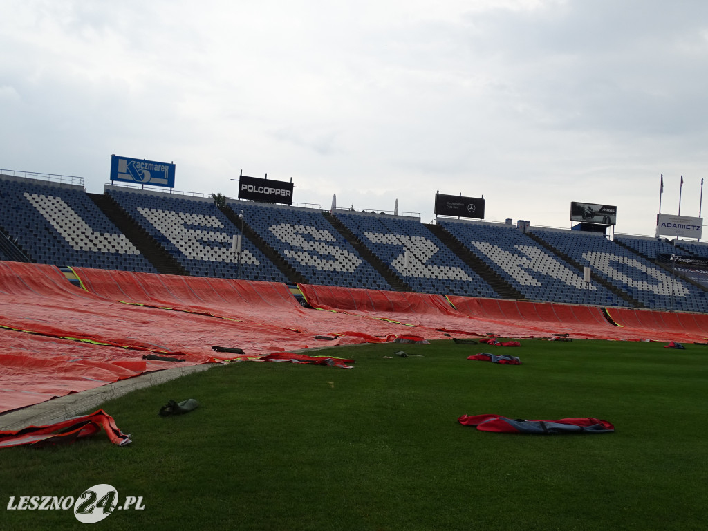Plandeki na stadionie im. Alfreda Smoczyka w Lesznie