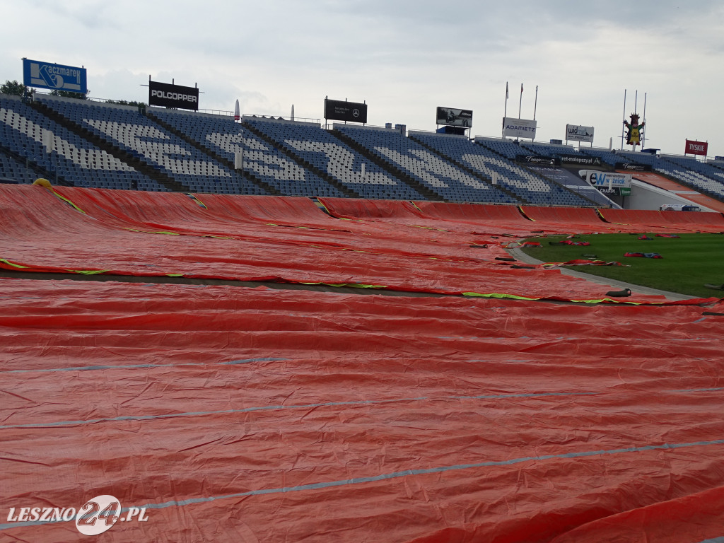 Plandeki na stadionie im. Alfreda Smoczyka w Lesznie