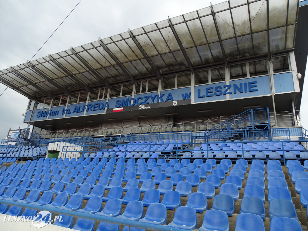 Plandeki na stadionie im. Alfreda Smoczyka w Lesznie