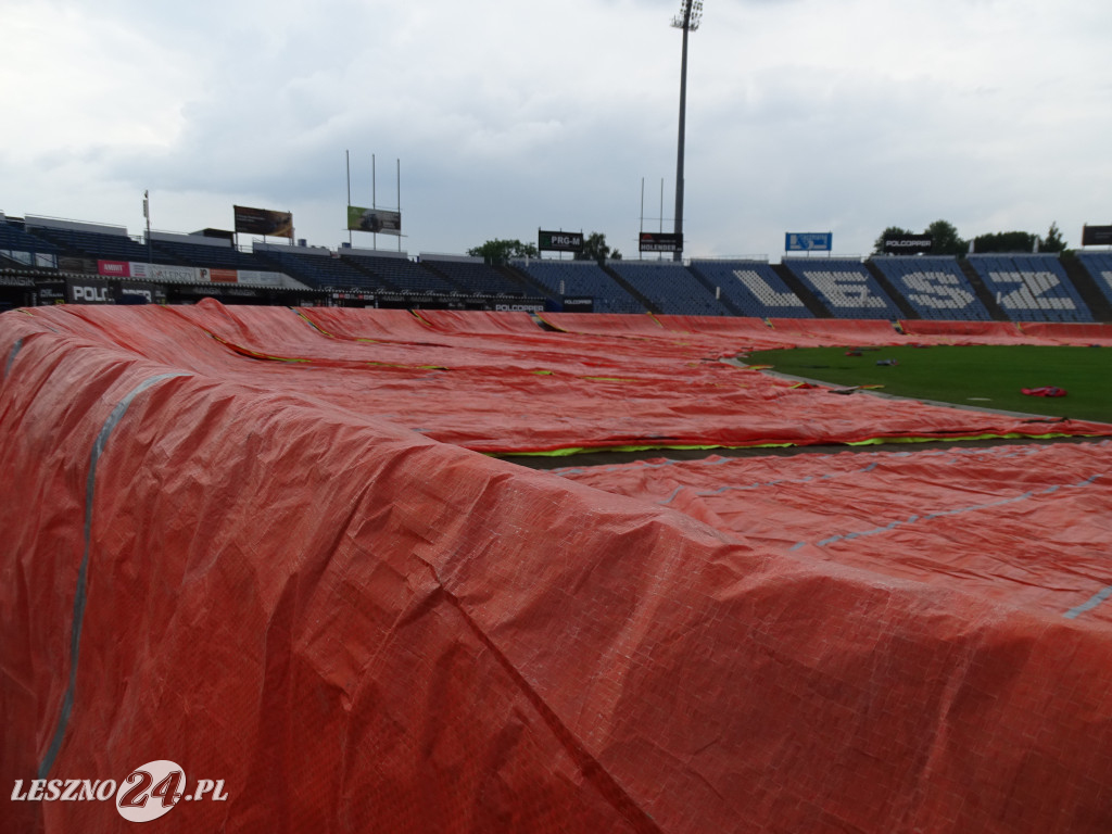 Plandeki na stadionie im. Alfreda Smoczyka w Lesznie