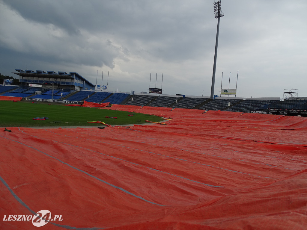Plandeki na stadionie im. Alfreda Smoczyka w Lesznie