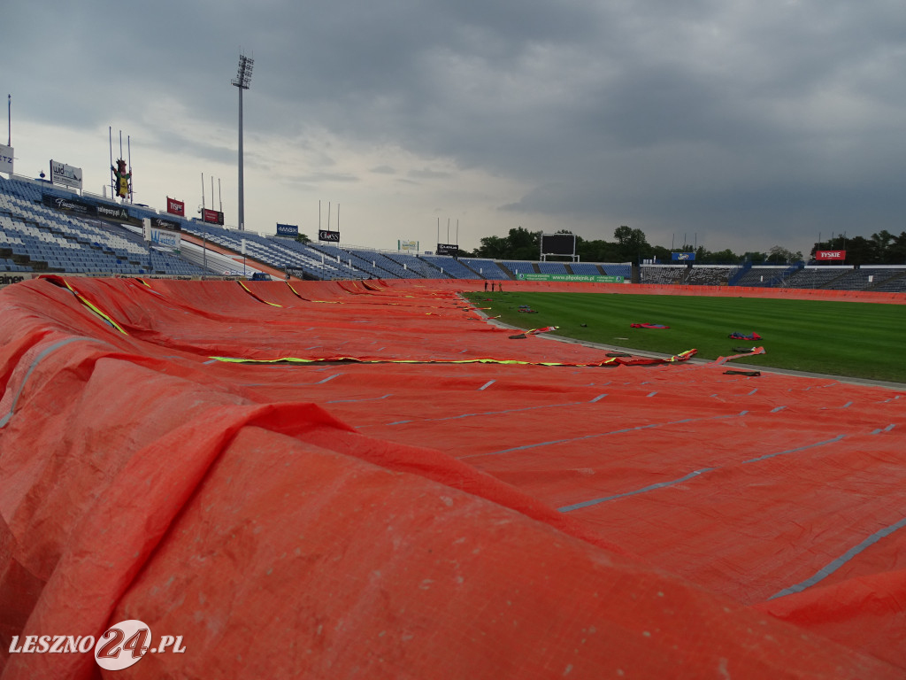 Plandeki na stadionie im. Alfreda Smoczyka w Lesznie