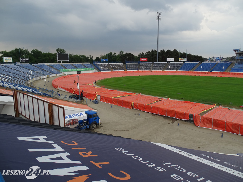 Plandeki na stadionie im. Alfreda Smoczyka w Lesznie