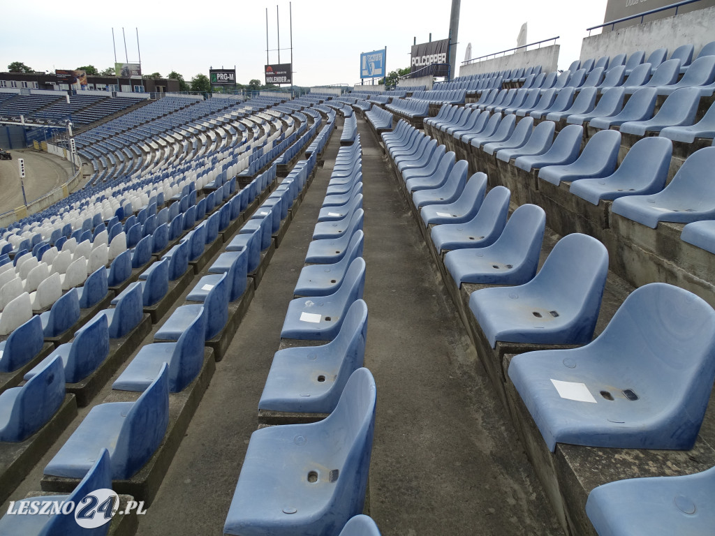 Plandeki na stadionie im. Alfreda Smoczyka w Lesznie