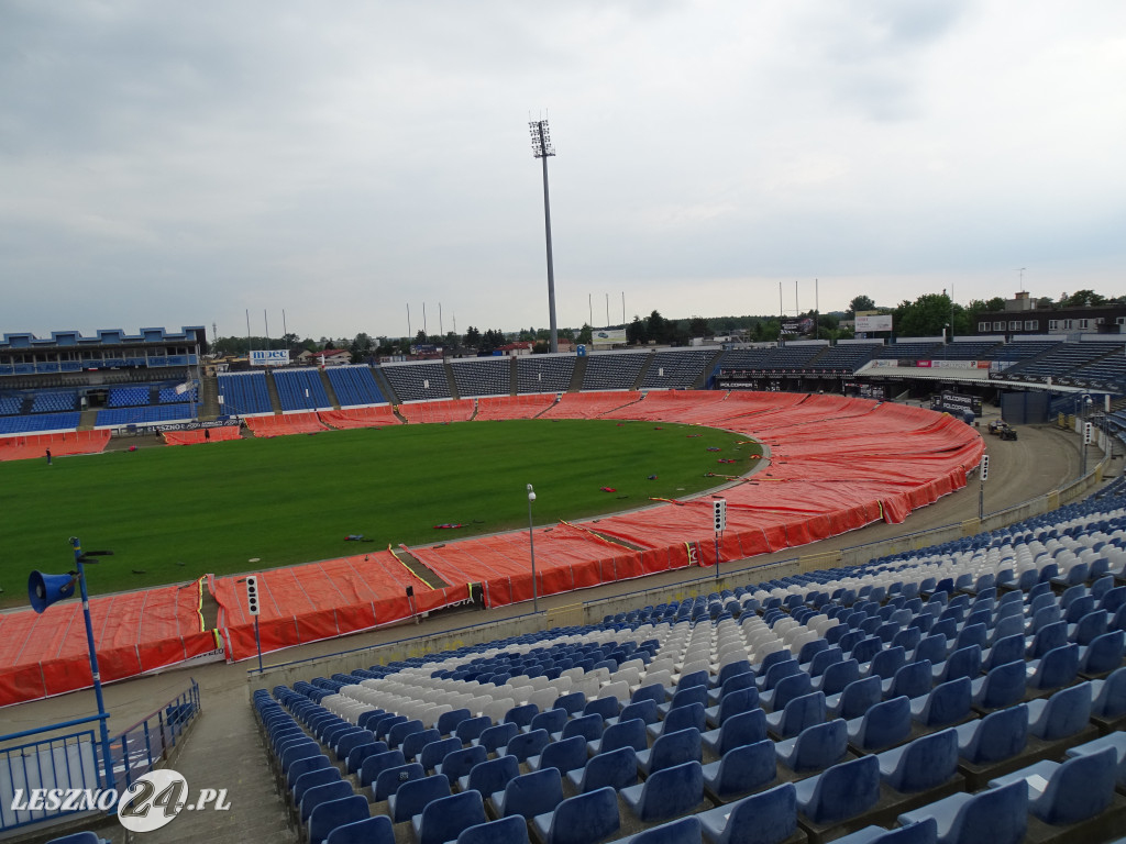 Plandeki na stadionie im. Alfreda Smoczyka w Lesznie