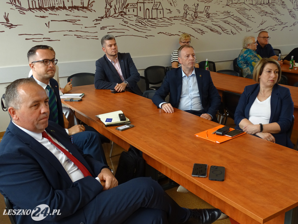 Radni debatowali o szpitalu w Lesznie