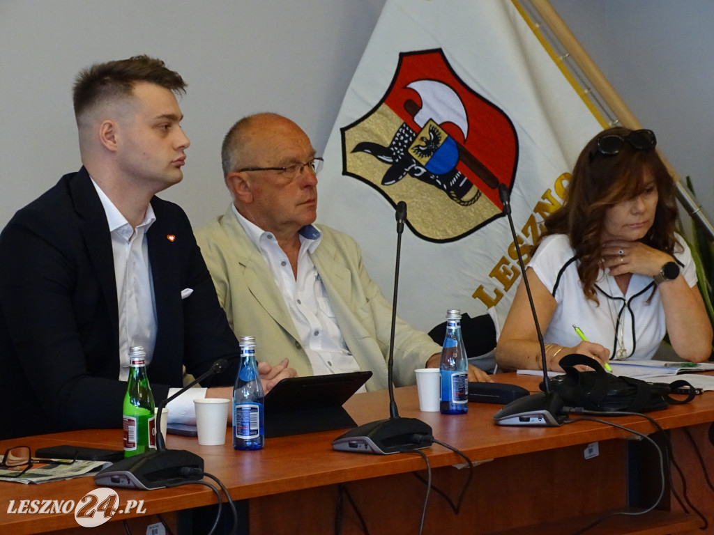 Radni debatowali o szpitalu w Lesznie