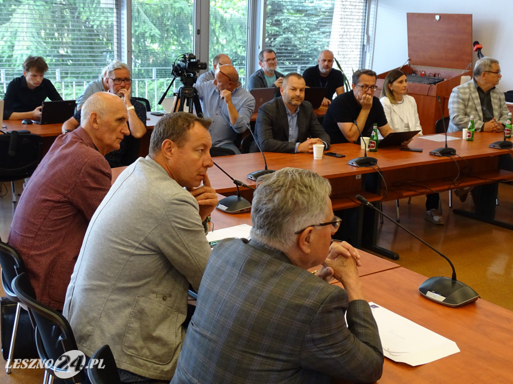 Radni debatowali o szpitalu w Lesznie