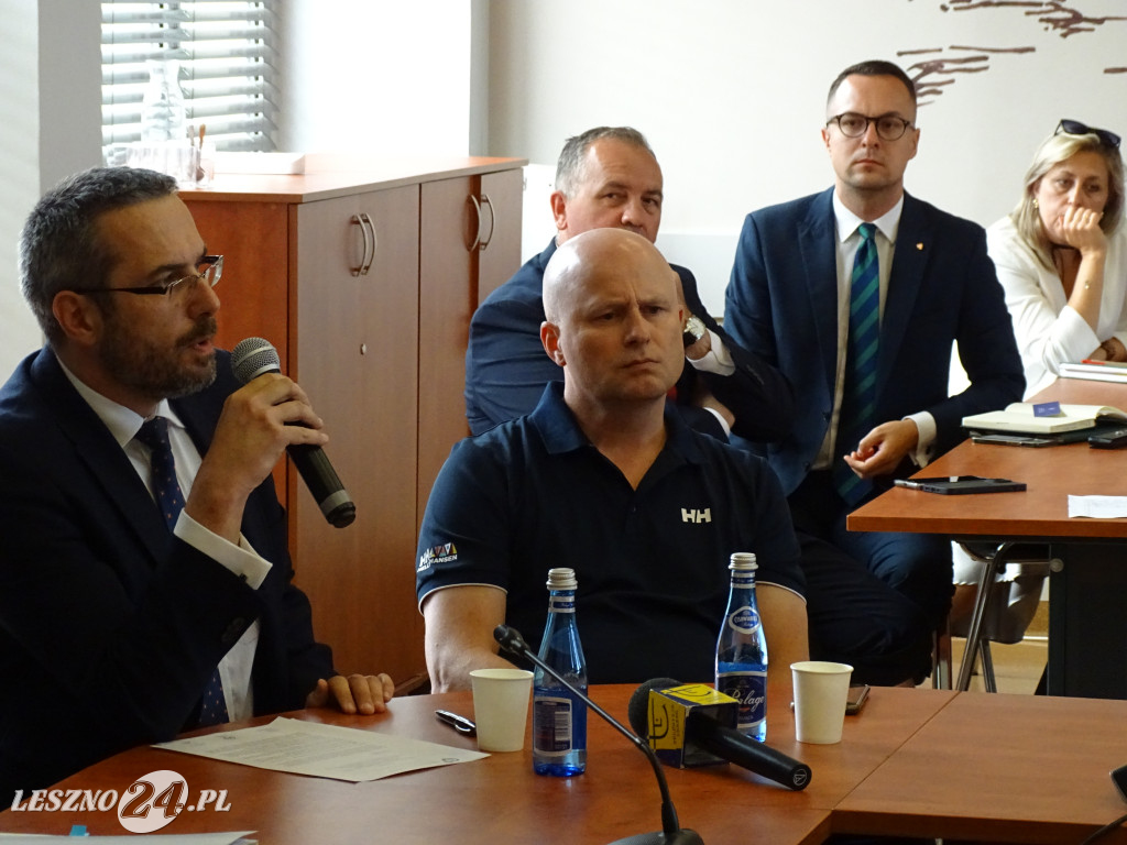 Radni debatowali o szpitalu w Lesznie