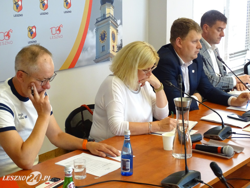 Radni debatowali o szpitalu w Lesznie