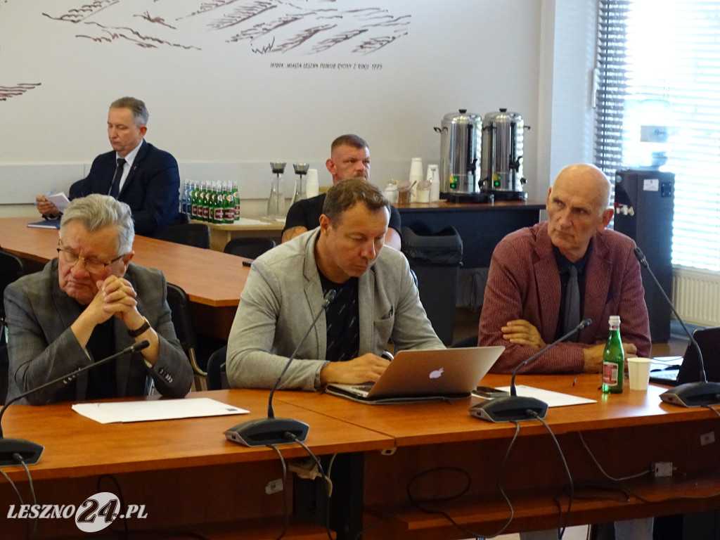Radni debatowali o szpitalu w Lesznie