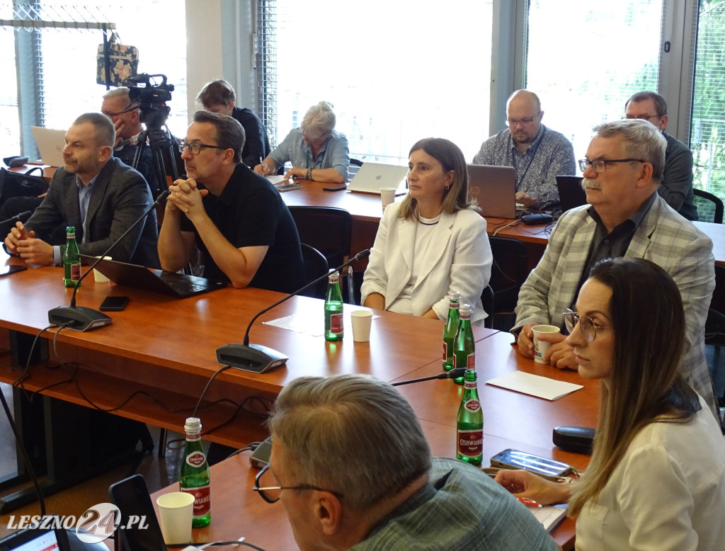Radni debatowali o szpitalu w Lesznie