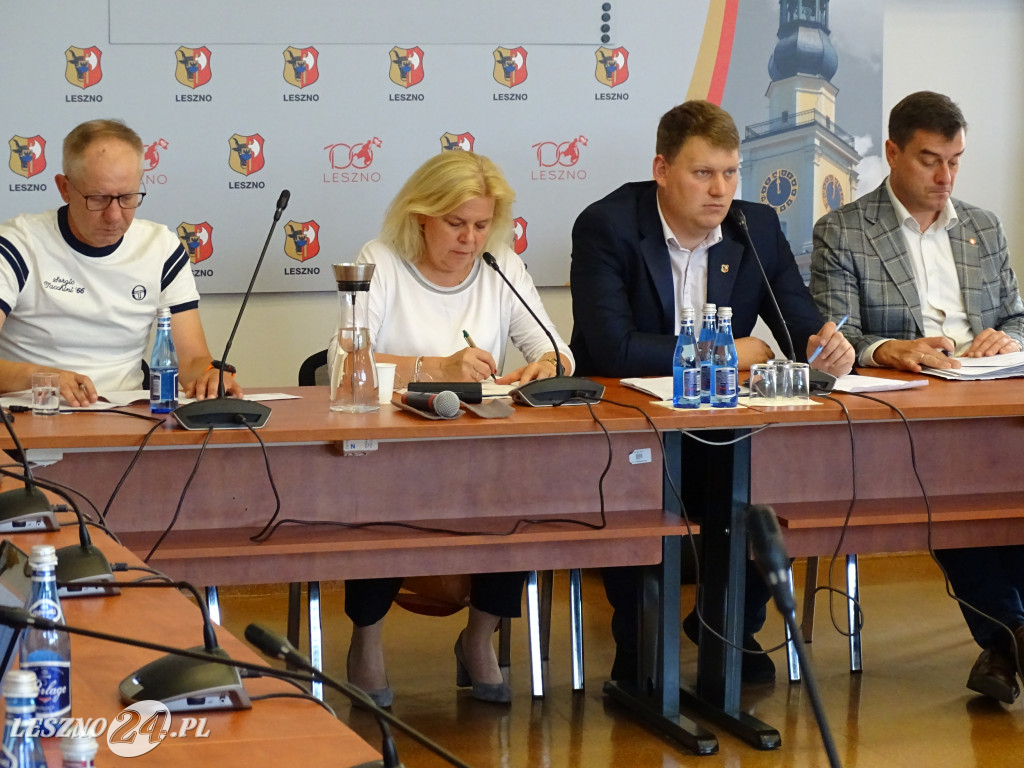 Radni debatowali o szpitalu w Lesznie